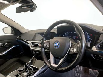 BMW 3 Series 2.0 330e 12kWh SE Pro Touring 5dr Petrol Plug-in Hybrid Auto Eur