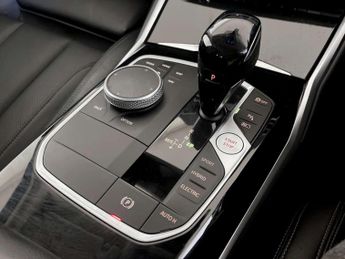 BMW 3 Series 2.0 330e 12kWh SE Pro Touring 5dr Petrol Plug-in Hybrid Auto Eur