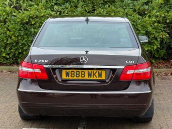 Mercedes-Benz E Class 2.1 E250 CDI BlueEfficiency Avantgarde Tiptronic Euro 5 4dr