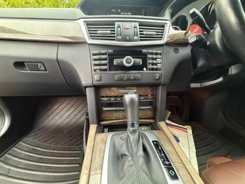 Mercedes-Benz E Class 2.1 E250 CDI BlueEfficiency Avantgarde Tiptronic Euro 5 4dr