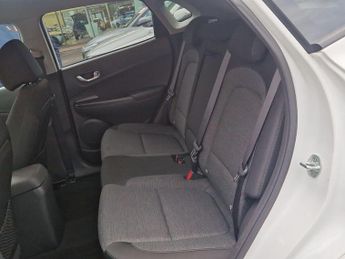 Hyundai Kona 64kWh Premium SUV 5dr Electric Auto (10.5kW Charger) (204 ps)