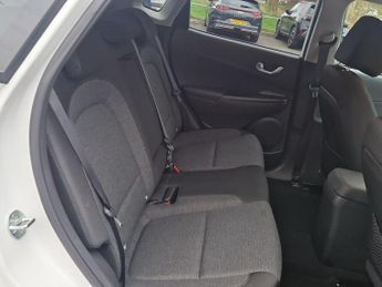 Hyundai Kona 64kWh Premium SUV 5dr Electric Auto (10.5kW Charger) (204 ps)