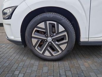 Hyundai Kona 64kWh Premium SUV 5dr Electric Auto (10.5kW Charger) (204 ps)