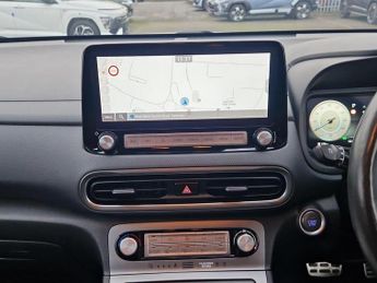 Hyundai Kona 64kWh Premium SUV 5dr Electric Auto (10.5kW Charger) (204 ps)