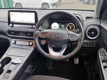 Hyundai Kona 64kWh Premium SUV 5dr Electric Auto (10.5kW Charger) (204 ps)