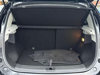 MG MG ZS 72.6kWh Trophy Connect Long Range Auto 5dr