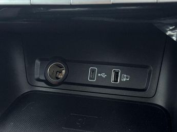 MG MG ZS 72.6kWh Trophy Connect Long Range Auto 5dr