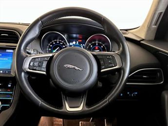 Jaguar F-PACE 2.0 D180 Prestige SUV 5dr Diesel Auto AWD Euro 6 (s/s) (180 ps)