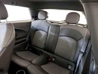 MINI Electric Hatch Cooper SE 32.6kWh Level 2 Hatchback 3dr Electric Auto (184 ps)