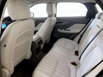 Jaguar F-PACE 2.0 D180 Portfolio SUV 5dr Diesel Auto AWD Euro 6 (s/s) (180 ps)