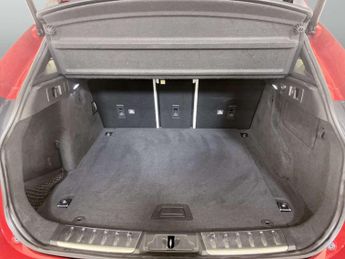 Jaguar F-PACE 2.0 D180 Portfolio SUV 5dr Diesel Auto AWD Euro 6 (s/s) (180 ps)