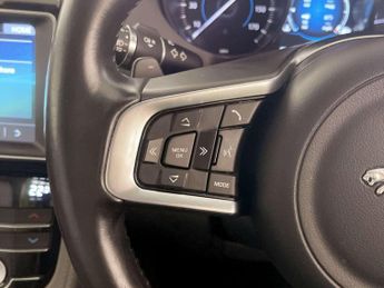 Jaguar F-PACE 2.0 D180 Portfolio SUV 5dr Diesel Auto AWD Euro 6 (s/s) (180 ps)