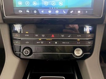 Jaguar F-PACE 2.0 D180 Portfolio SUV 5dr Diesel Auto AWD Euro 6 (s/s) (180 ps)