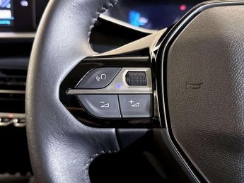 Peugeot E-2008 50kWh Allure Premium SUV 5dr Electric Auto (7kW Charger) (136 ps