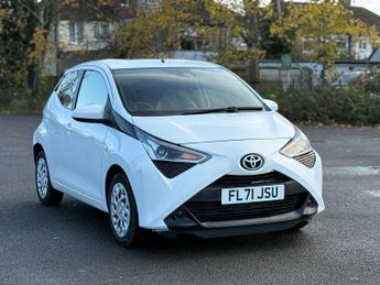 Toyota AYGO 1.0 VVT-i x-play x-shift Euro 6 5dr (Safety Sense)
