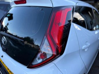 Toyota AYGO 1.0 VVT-i x-play x-shift Euro 6 5dr (Safety Sense)