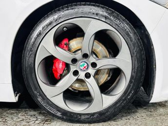 Alfa Romeo Giulia 2.2 TD Speciale Auto Euro 6 (s/s) 4dr