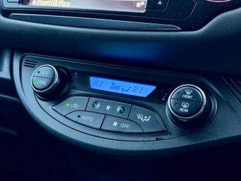 Toyota Yaris 1.5 VVT-h Design E-CVT Euro 6 5dr