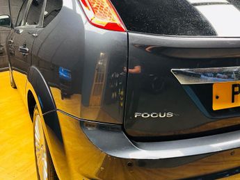 Ford Focus 1.6 Titanium 5dr