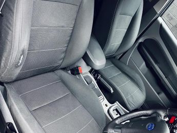 Ford Focus 1.6 Titanium 5dr