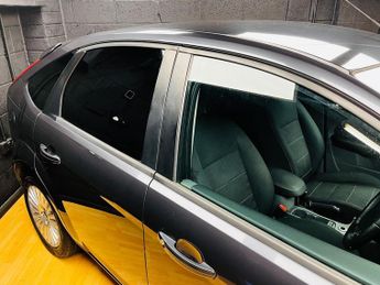 Ford Focus 1.6 Titanium 5dr