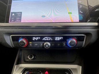 Audi Q3 1.5 TFSI CoD 35 Sport SUV 5dr Petrol S Tronic Euro 6 (s/s) (150 