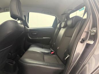 Toyota Yaris 1.5 VVT-h Excel E-CVT Euro 6 5dr (15in Alloy)