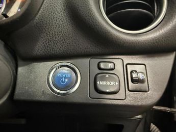 Toyota Yaris 1.5 VVT-h Excel E-CVT Euro 6 5dr (15in Alloy)