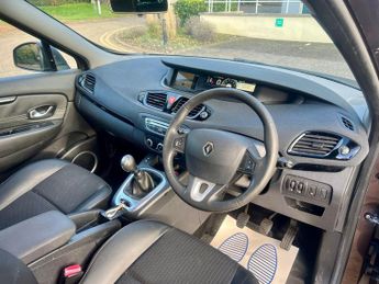 Renault Grand Scenic 1.6 VVT Dynamique TomTom Euro 5 5dr