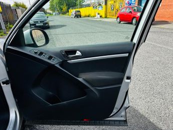 Volkswagen Tiguan 2.0 TDI BlueMotion Tech Match SUV 5dr Diesel DSG 4WD Euro 5 (s/s