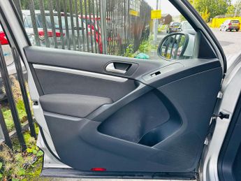 Volkswagen Tiguan 2.0 TDI BlueMotion Tech Match SUV 5dr Diesel DSG 4WD Euro 5 (s/s