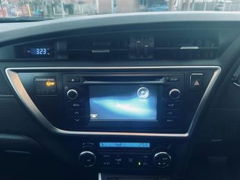 Toyota Auris 1.8 VVT-h Icon Plus Hatchback 5dr Petrol Hybrid CVT Euro 5 (s/s)