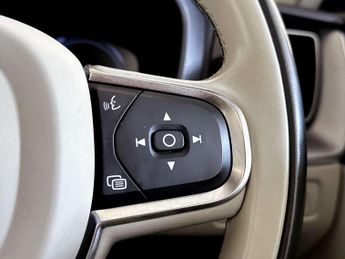 Volvo XC60 2.0h T6 Recharge 11.6kWh Inscription Expression SUV 5dr Petrol P