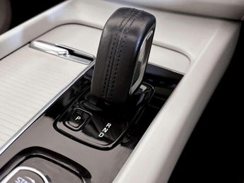 Volvo XC60 2.0h T6 Recharge 11.6kWh Inscription Expression SUV 5dr Petrol P