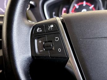 Volvo V40 2.0 D2 Momentum Hatchback 5dr Diesel Manual Euro 6 (s/s) (120 ps