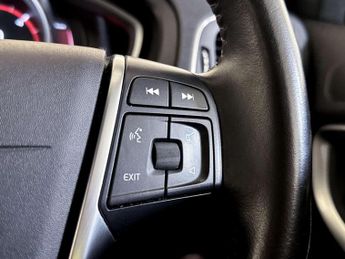 Volvo V40 2.0 D2 Momentum Hatchback 5dr Diesel Manual Euro 6 (s/s) (120 ps