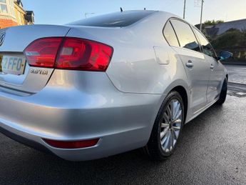 Volkswagen Jetta 2.0 TDI Sport DSG Euro 5 4dr