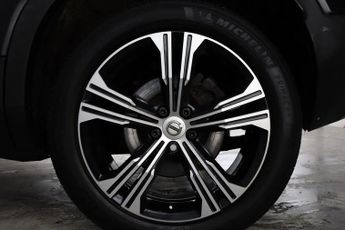 Volvo XC40 2.0 B4 MHEV Inscription Pro Auto Euro 6 (s/s) 5dr