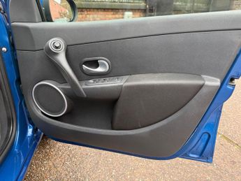 Renault Clio 1.6 VVT GT Line TomTom Auto Euro 5 5dr