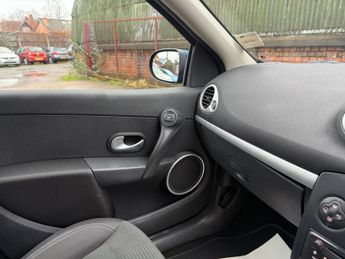 Renault Clio 1.6 VVT GT Line TomTom Auto Euro 5 5dr