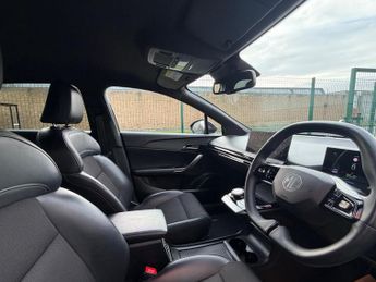 MG MG4 64kWh Trophy Long Range Auto 5dr