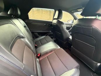 MG MG4 64kWh Trophy Long Range Auto 5dr