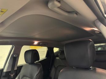 Hyundai Santa Fe 2.2 CRDi Blue Drive Premium SE Auto 4WD Euro 6 (s/s) 5dr (7 Seat