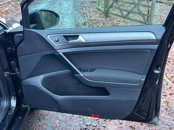 Volkswagen Golf 1.6 TDI BlueMotion Tech SE DSG Euro 5 (s/s) 5dr