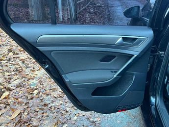 Volkswagen Golf 1.6 TDI BlueMotion Tech SE DSG Euro 5 (s/s) 5dr