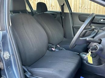 Citroen C4 1.6i 16V SX Hatchback 5dr Petrol Automatic (180 g/km, 110 bhp)