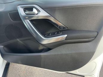 Peugeot 2008 1.2 PureTech Allure SUV 5dr Petrol EAT Euro 6 (s/s) (110 ps)