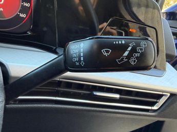 Volkswagen Golf 1.5 eTSI MHEV Life DSG Euro 6 (s/s) 5dr