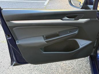 Volkswagen Golf 1.5 eTSI MHEV Life DSG Euro 6 (s/s) 5dr