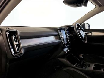 Volvo XC40 1.5 T3 Momentum SUV 5dr Petrol Manual Euro 6 (s/s) (163 ps)